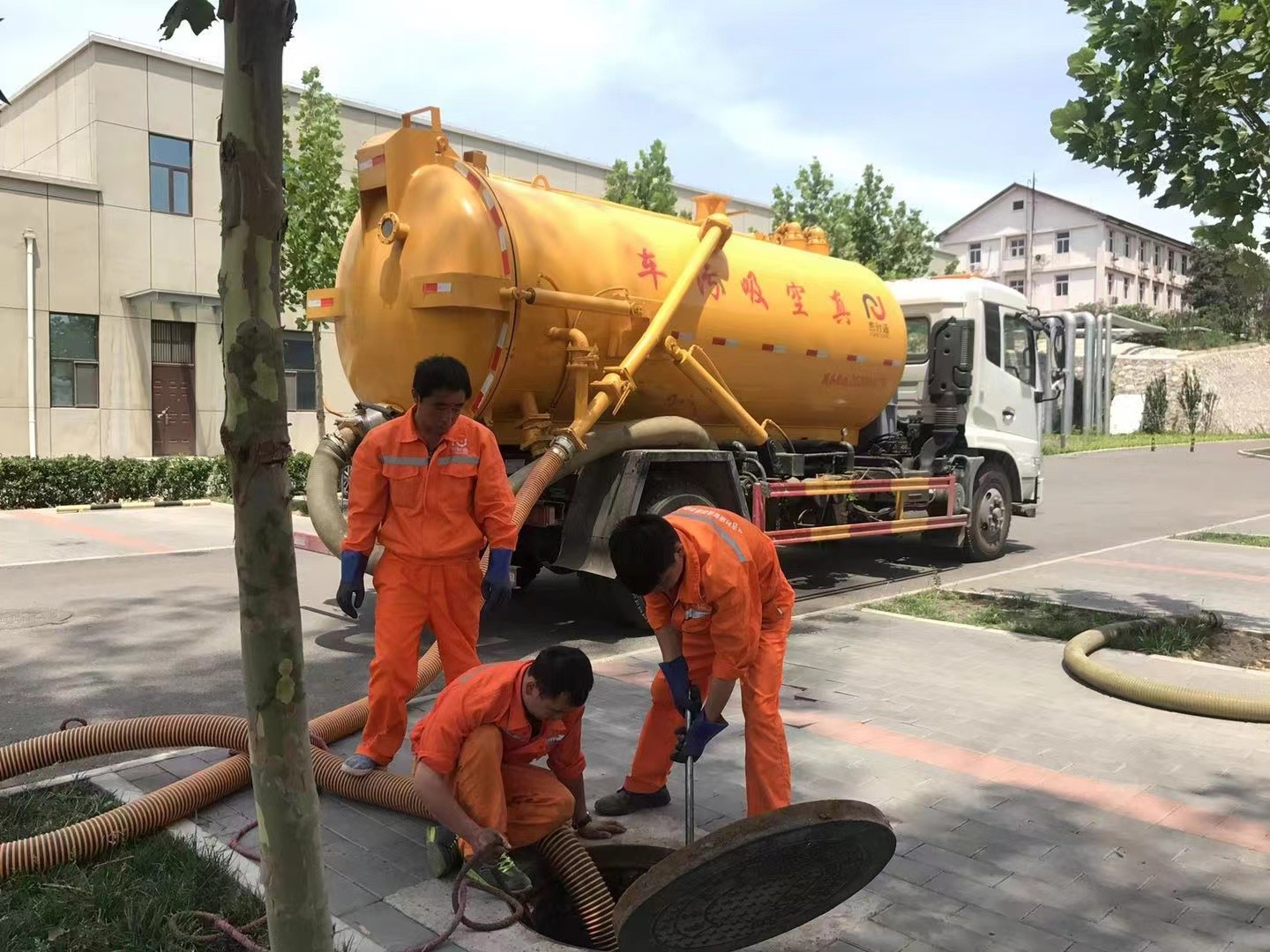 乃东化粪池清理与5-8吨吸粪车施工效率分析